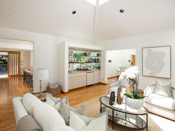 699 Manresa Lane, Los Altos CA 94022