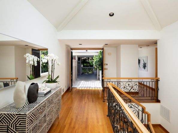 699 Manresa Lane, Los Altos CA 94022
