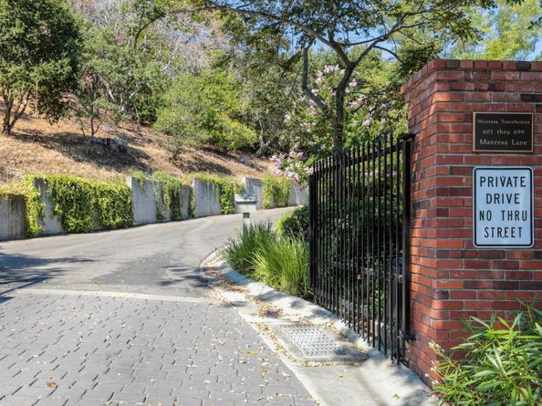 699 Manresa Lane, Los Altos CA 94022