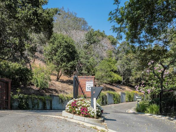 699 Manresa Lane, Los Altos CA 94022
