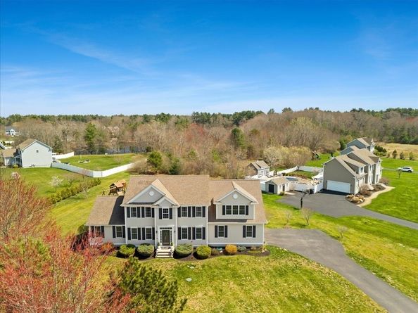 1 Quequechan Cir, Lakeville MA 02347