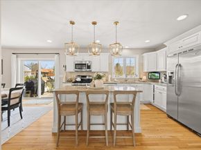 1 Quequechan Cir, Lakeville MA 02347