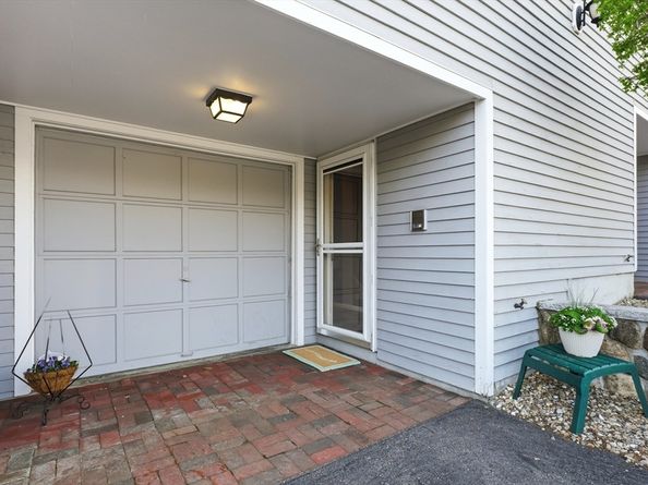 914 Sherwood Forest Lane 914, Saugus MA 01906