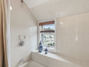 914 Sherwood Forest Lane 914, Saugus MA 01906