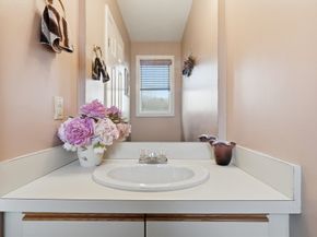 914 Sherwood Forest Lane 914, Saugus MA 01906