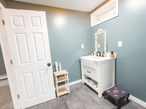 38 Hapgood Rd, Worcester MA 01605