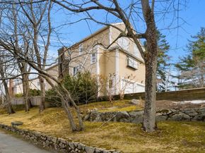 2 Rolleston Rd, Marblehead MA 01945
