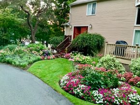2 Rolleston Rd, Marblehead MA 01945