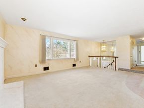 72 Stivaletta Dr, Dedham MA 02026