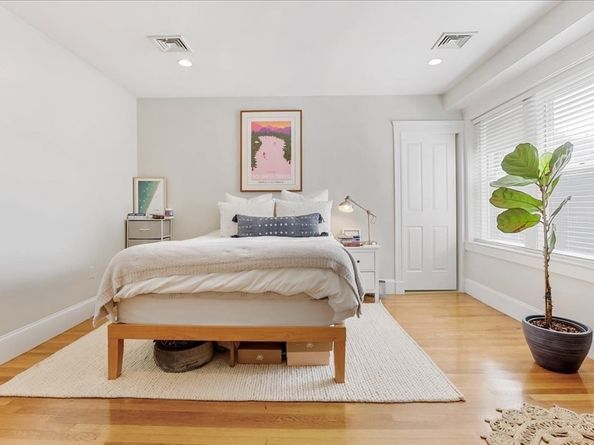 130 Myrtle St, Boston MA 02114