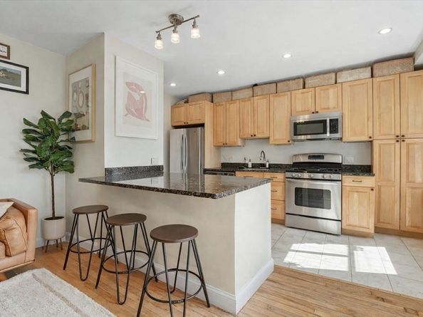 130 Myrtle St, Boston MA 02114