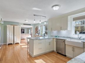 22 Fairfield Dr, Wareham MA 02571