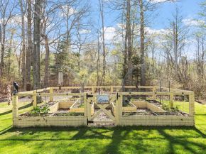 22 Fairfield Dr, Wareham MA 02571