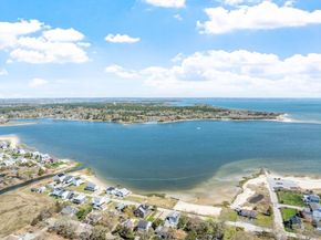 22 Fairfield Dr, Wareham MA 02571