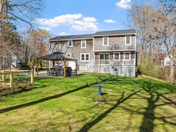 22 Fairfield Dr, Wareham MA 02571