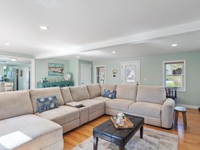 22 Fairfield Dr, Wareham MA 02571