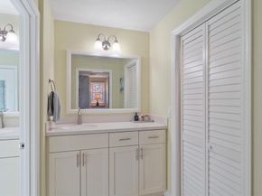 22 Fairfield Dr, Wareham MA 02571