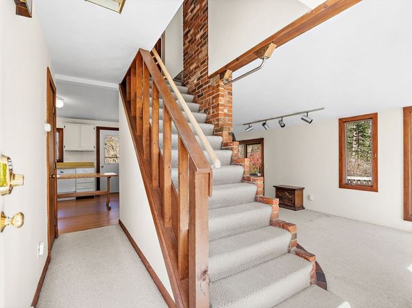 19 Orchard Ln, Holliston MA 01746