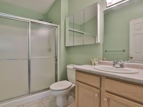 122 Eagle Dr 122, Tewksbury MA 01876