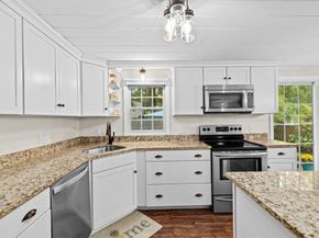 36 Mayflower St, Kingston MA 02364