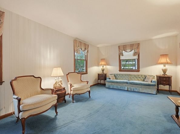 5 Montgomery Dr, Framingham MA 01701