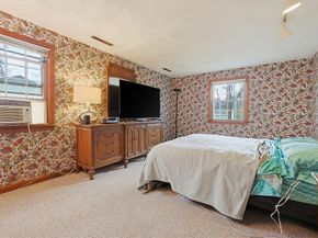 5 Montgomery Dr, Framingham MA 01701