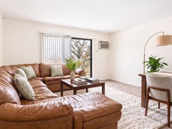 33 Paul St 24, Newton MA 02459