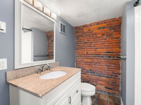 158 Commercial Street 5, Boston MA 02109