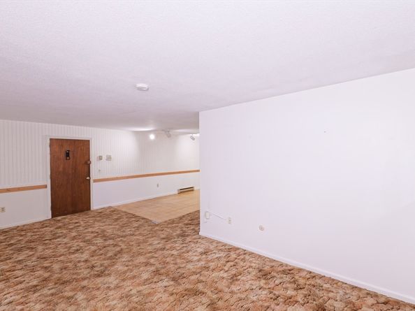 39 Pleasant St B4, Northborough MA 01532