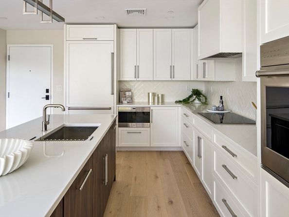 20 Kinmonth Rd 201, Newton MA 02468