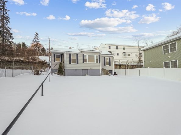 25 Johnson St, Worcester MA 01604