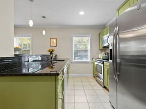 27-29 Commonwealth Ave 9, Newton MA 02467