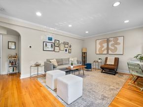 27-29 Commonwealth Ave 9, Newton MA 02467