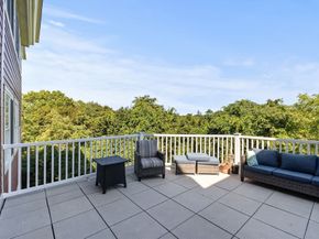 27-29 Commonwealth Ave 9, Newton MA 02467