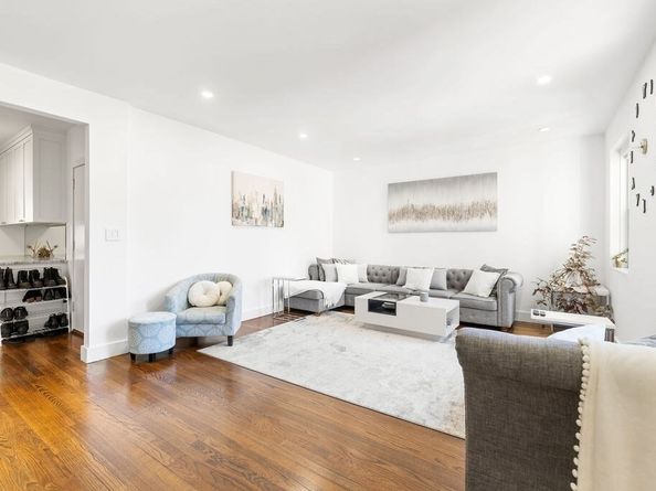 1490 Beacon St 4, Brookline MA 02446