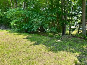 23 Trafalgar Square 23, Barre MA 01005