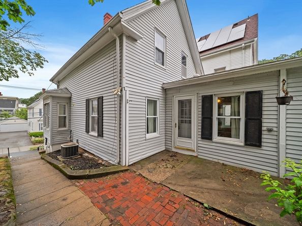 91 Oakwood Avenue, Lynn MA 01902