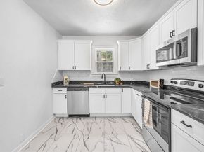 72 Nw Schoolhouse Rd, Dudley MA 01571