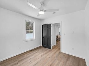 72 Nw Schoolhouse Rd, Dudley MA 01571