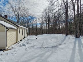 72 Nw Schoolhouse Rd, Dudley MA 01571