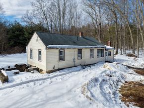 72 Nw Schoolhouse Rd, Dudley MA 01571