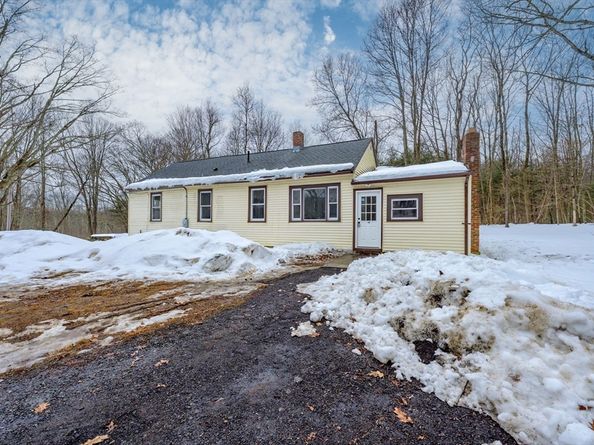 72 Nw Schoolhouse Rd, Dudley MA 01571