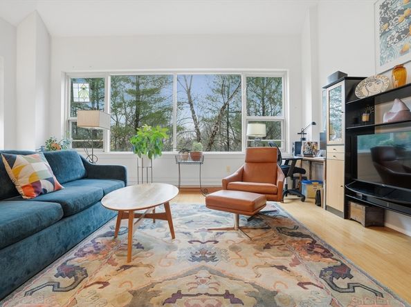 290 Pleasant St 220, Watertown MA 02472