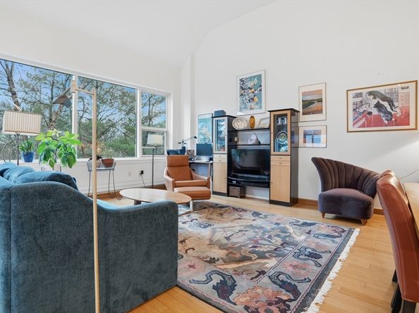 290 Pleasant St 220, Watertown MA 02472