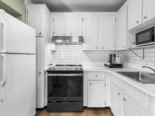 115 Grove St. 11., Boston MA 02132