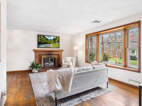 6 Sierra Dr, Chelmsford MA 01824