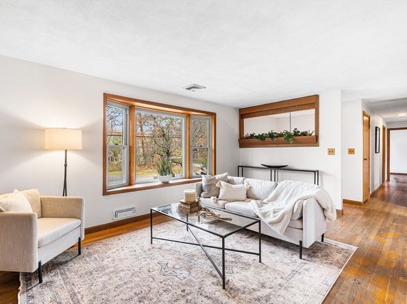 6 Sierra Dr, Chelmsford MA 01824