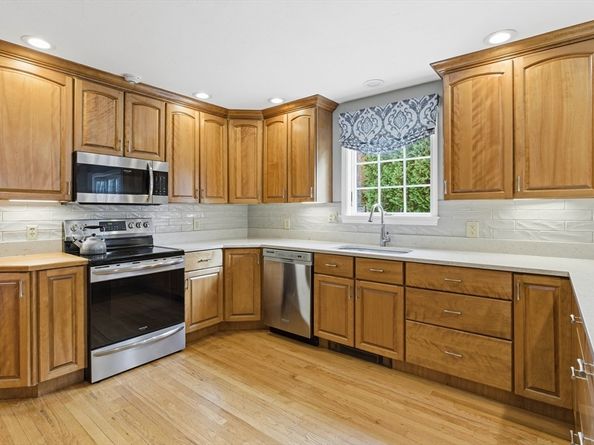 30 John F Kennedy Ave, Clinton MA 01510