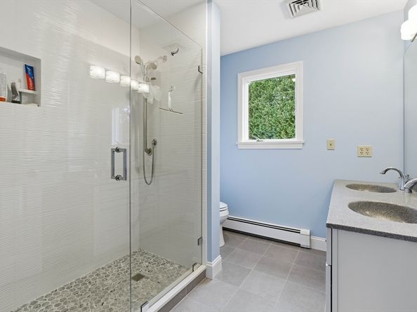 30 John F Kennedy Ave, Clinton MA 01510