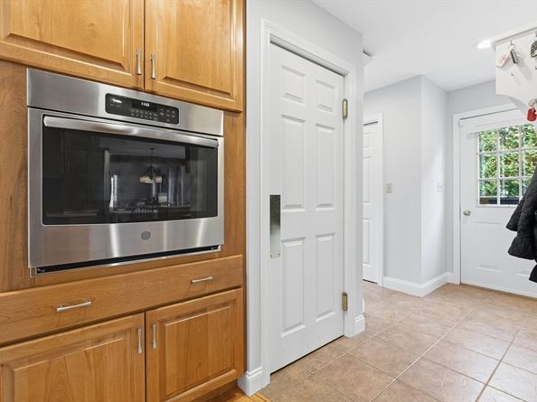 30 John F Kennedy Ave, Clinton MA 01510